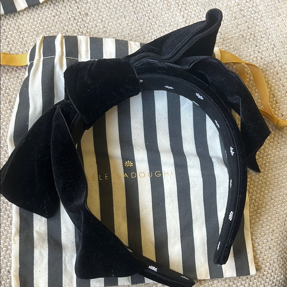 Lele Sadoughi Black Velvet Bow Headband
